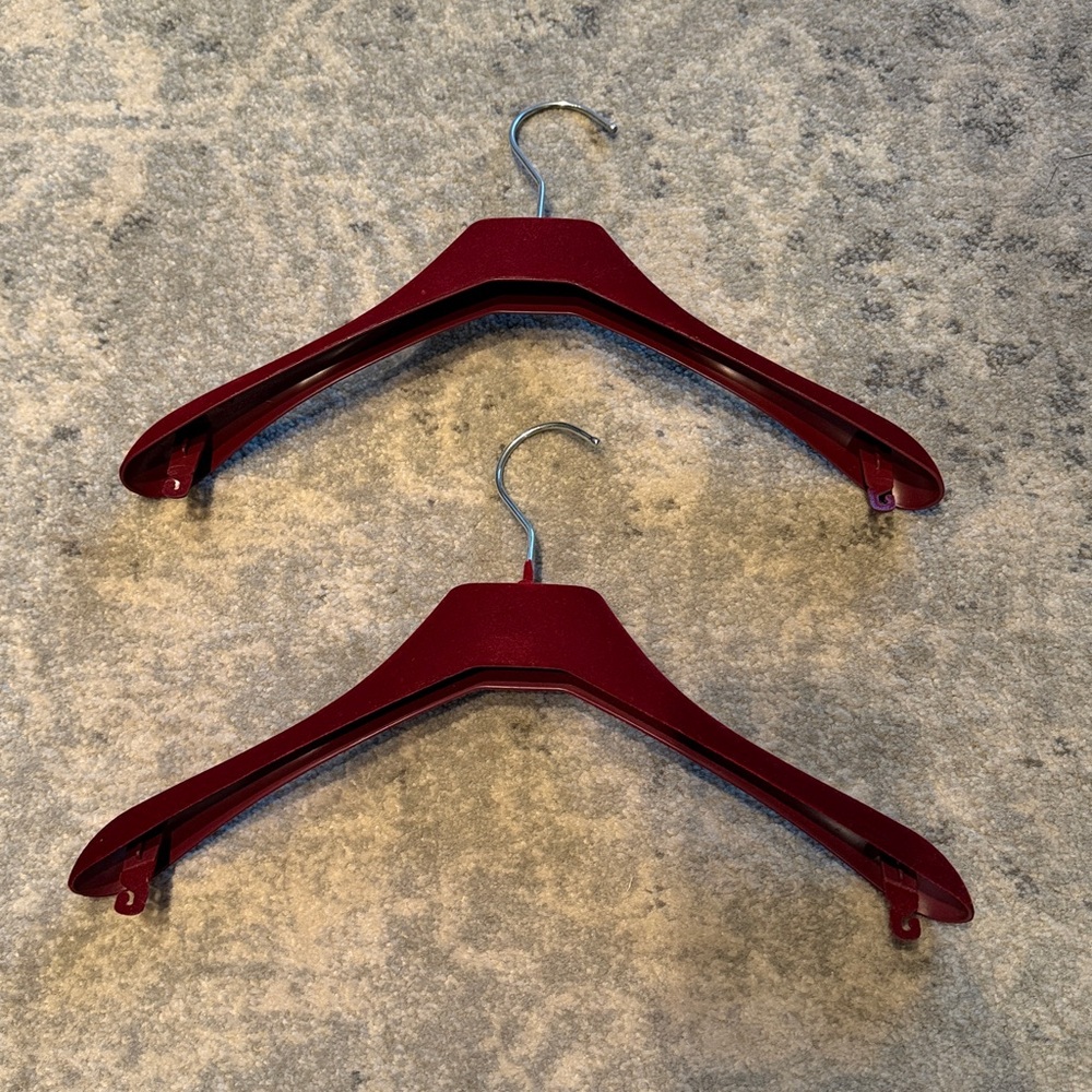 Two Gucci Hangars - Picture 5 of 5